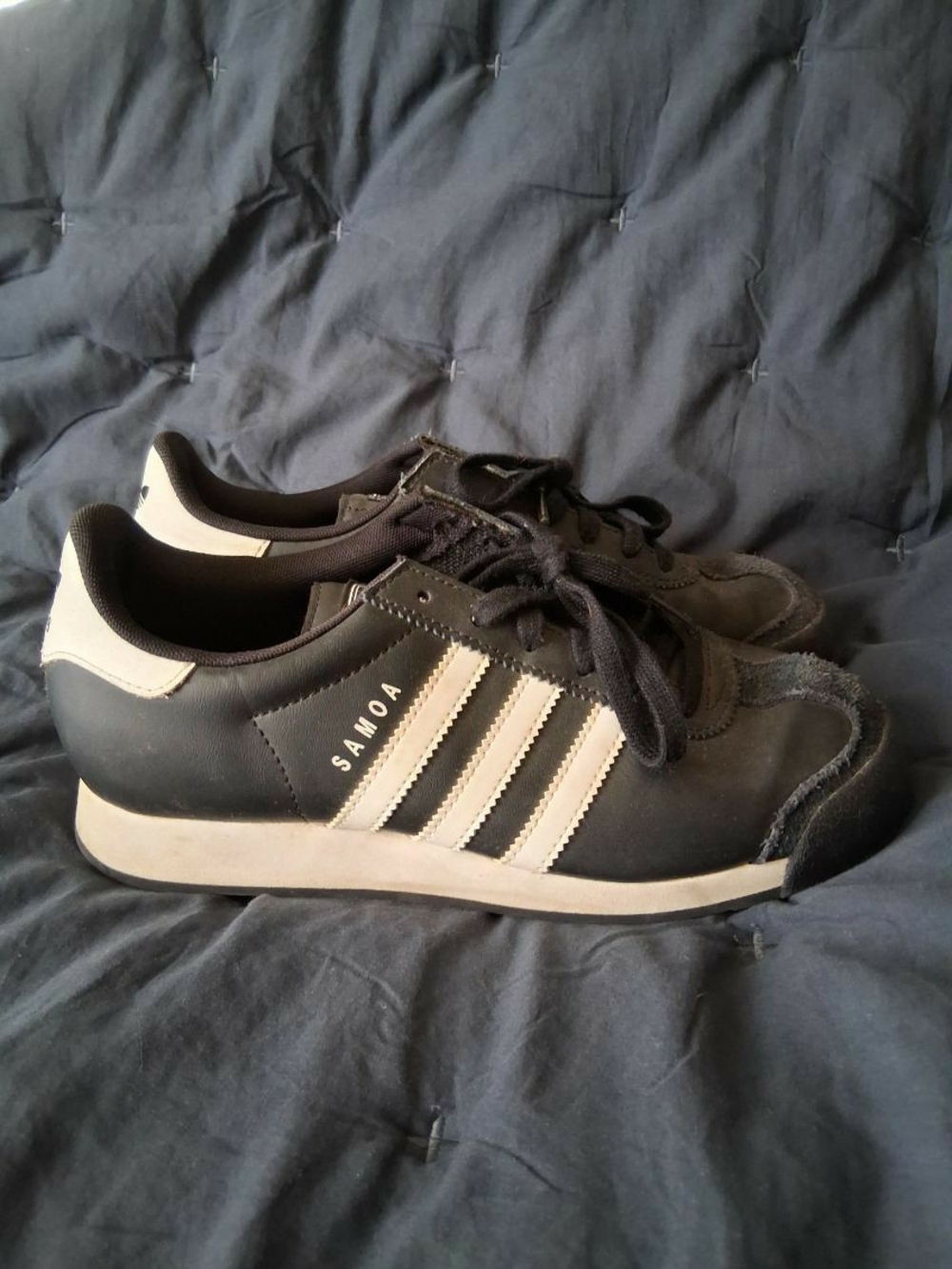 adidas Samoa Black and White Retro-Inspired Big Boy's Sneakers Size 5.5